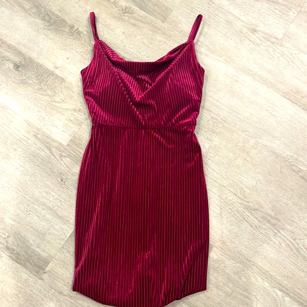 Morgan&Co. magenta size 0 velvet perfect condition still has tags